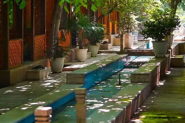 باغ رستوران کاریزما شیراز