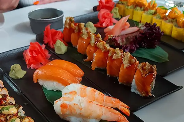 ناکایا سوشی فرشته